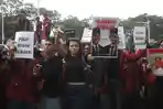 Demonstrasi-Mahasiswa-di-Kawasan-Patung-Kuda-Jakarta_20260616_122306
