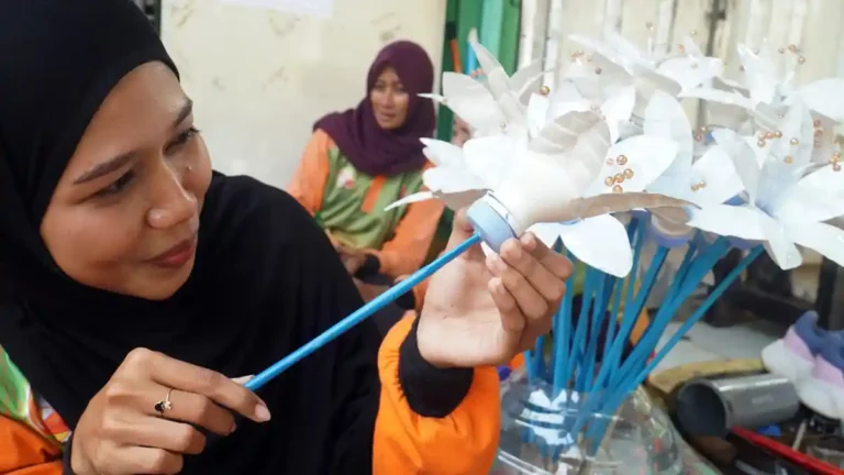 Kerajinan-Tangan-dari-Limbah-Plastik_20250603_094819