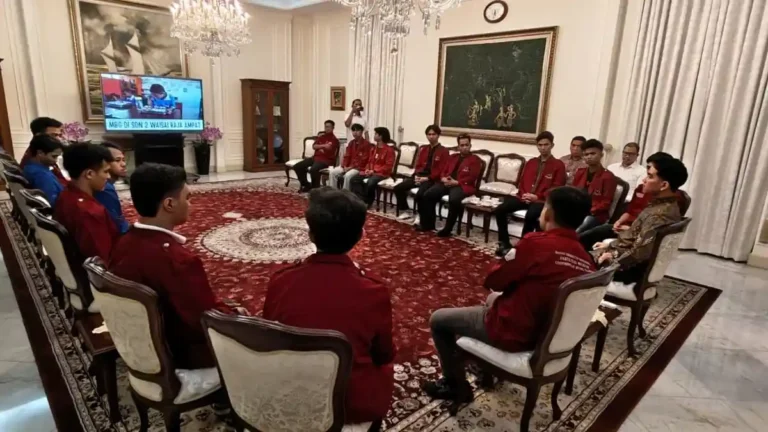 WAPRES-GIBRAN-RAKABUMING-RAKA-TEMUI-PENDEMO